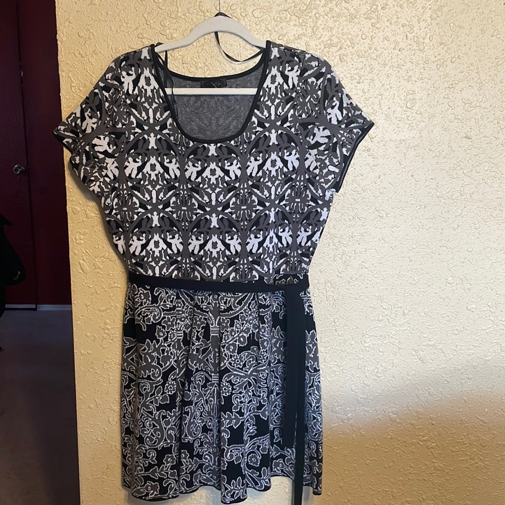 Really cute sweater dress. Hanger does not do it justice!